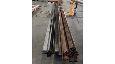 Труба стальная профильная бесшовная прямоугольная 40x20x2 мм Ст10 ГОСТ 13663-86 фото