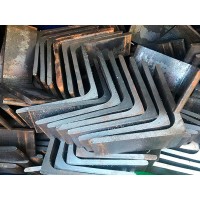 Уголок стальной гнутый равнополочный 100x100x4 мм С245 ГОСТ 19771-93