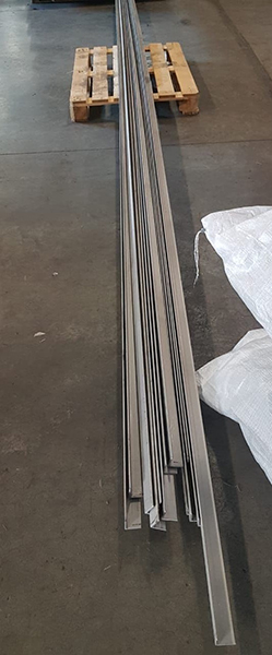 Уголок нержавеющий гнутый полированный 40x40x3 мм AISI 304 DIN 59370 фото